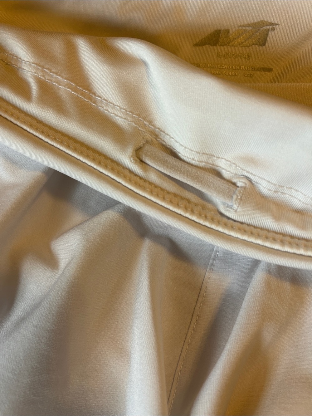 Avis women’s athletic shorts-Sz L - Picture 9 of 9
